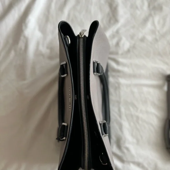 Michael Kors bag - Picture 3 of 4